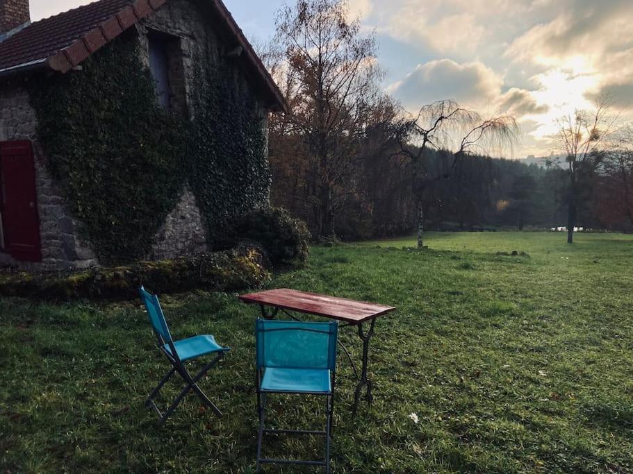 Maison Du Petit Poete Quarré-les-Tombes Exteriör bild