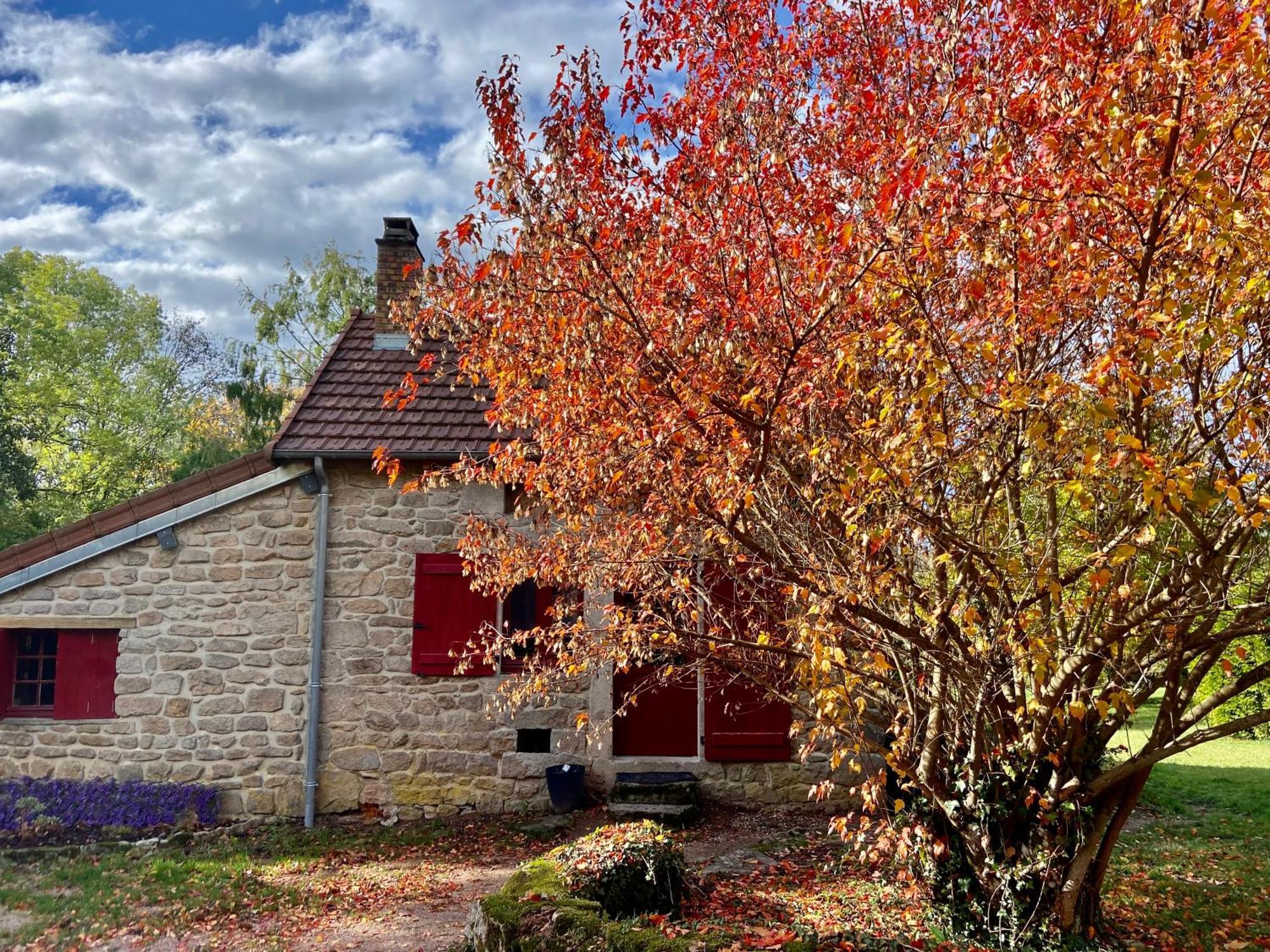 Maison Du Petit Poete Quarré-les-Tombes Exteriör bild